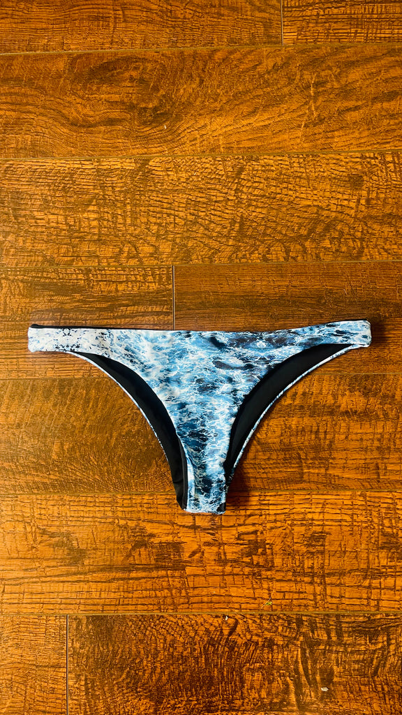 ARCHIVE SAMPLE  - SMALL - MEDI WATER BOTTOM